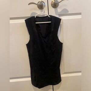 Black Lululemon tank